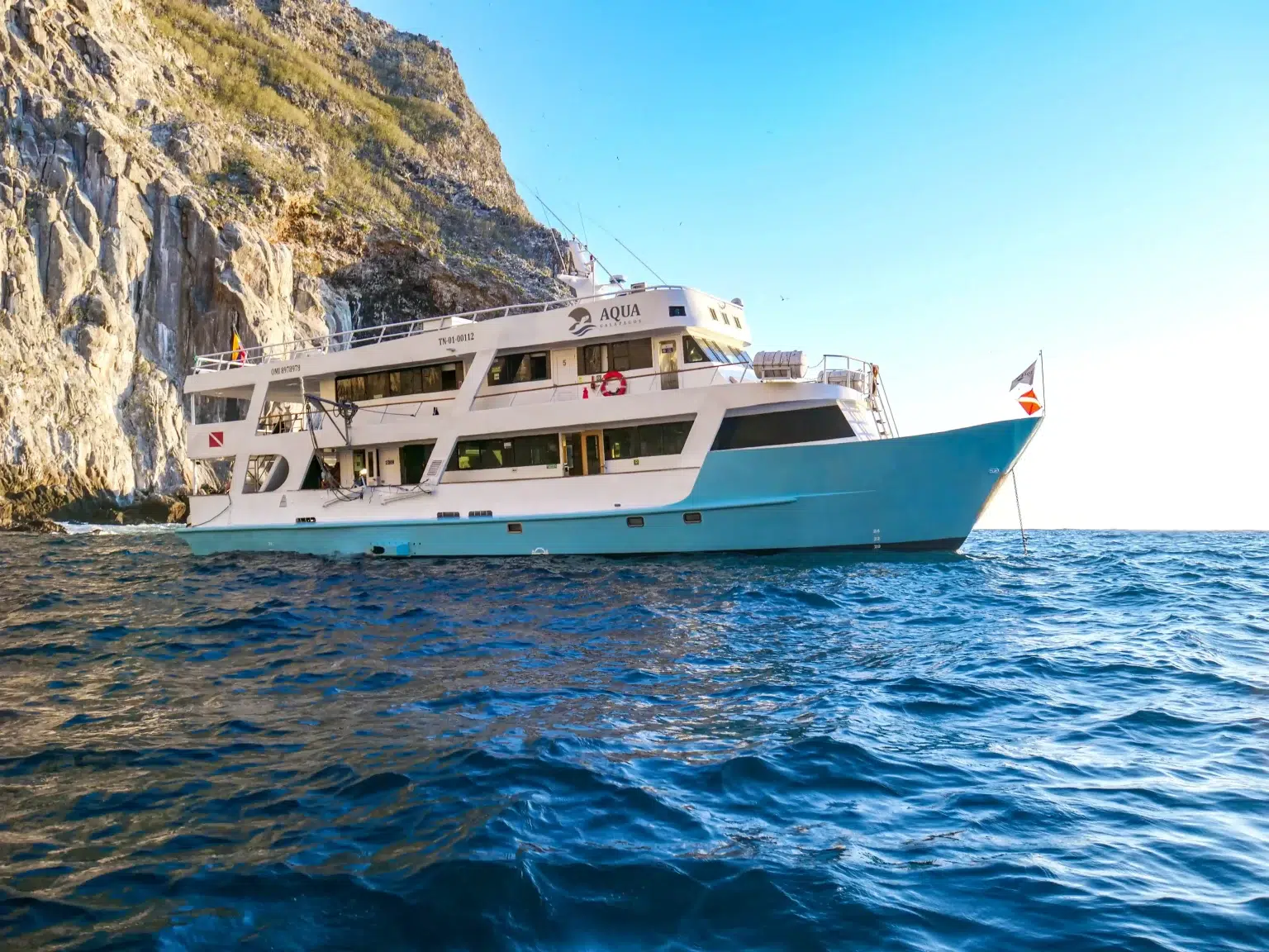 crucero aqua galápagos buceo tour