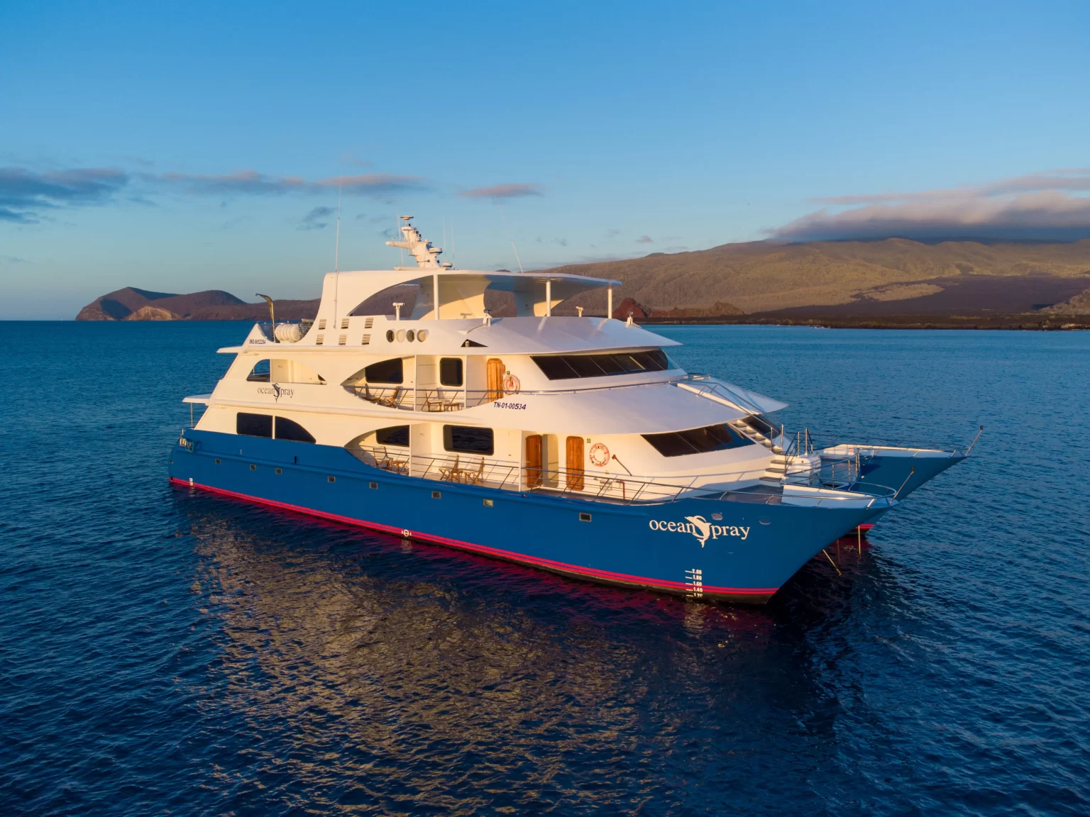 crucero ocean spray galápagos lujo